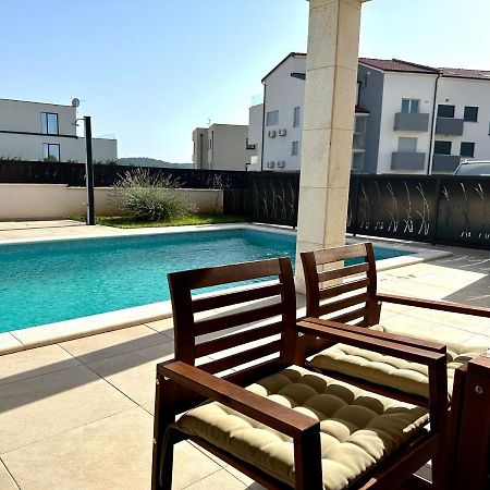 Apartment With Pool Mukalba Μεντουλίν Εξωτερικό φωτογραφία