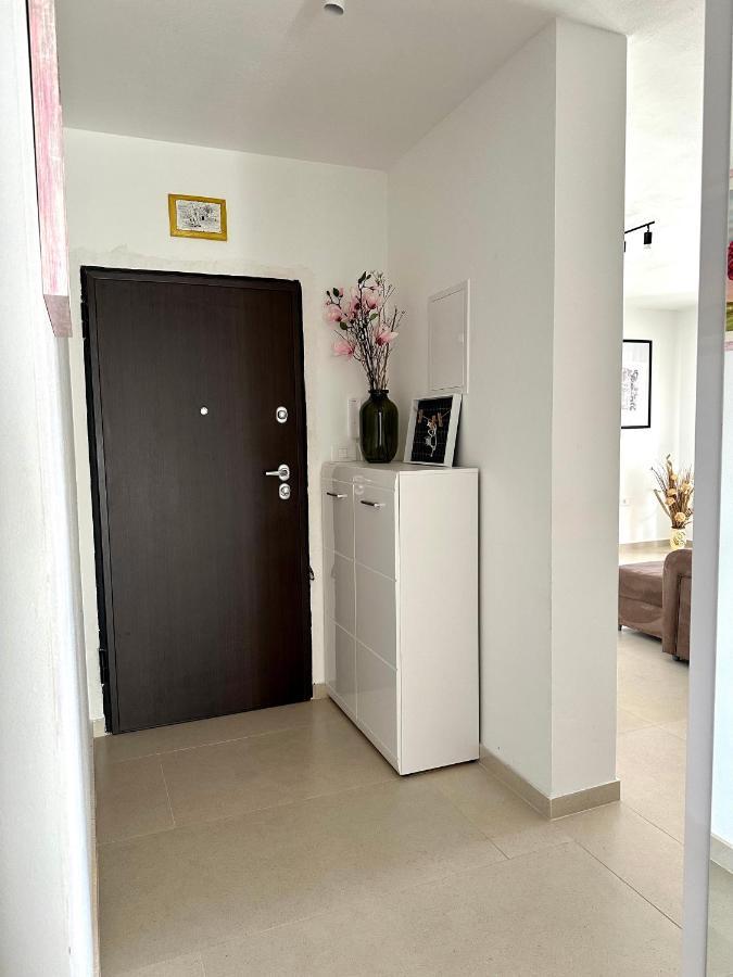 Apartment With Pool Mukalba Μεντουλίν Εξωτερικό φωτογραφία