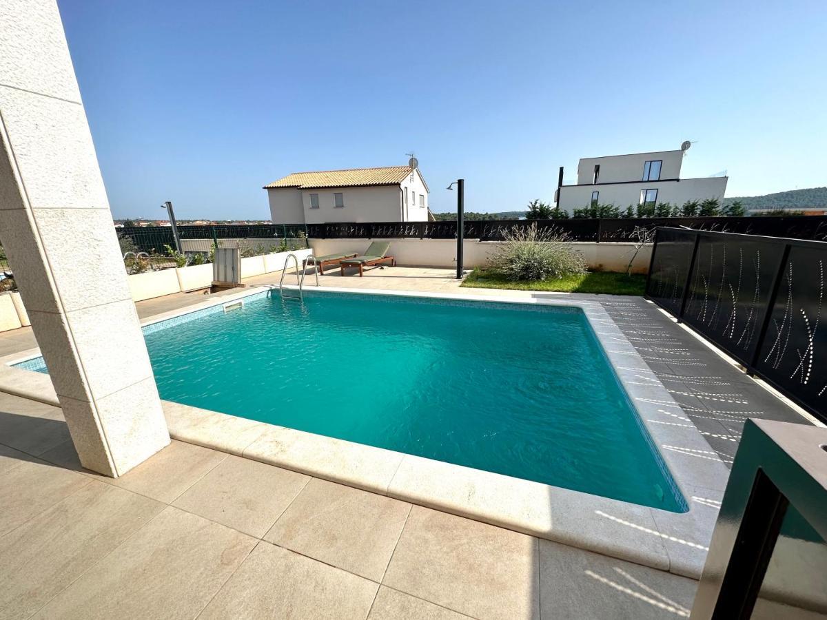 Apartment With Pool Mukalba Μεντουλίν Εξωτερικό φωτογραφία