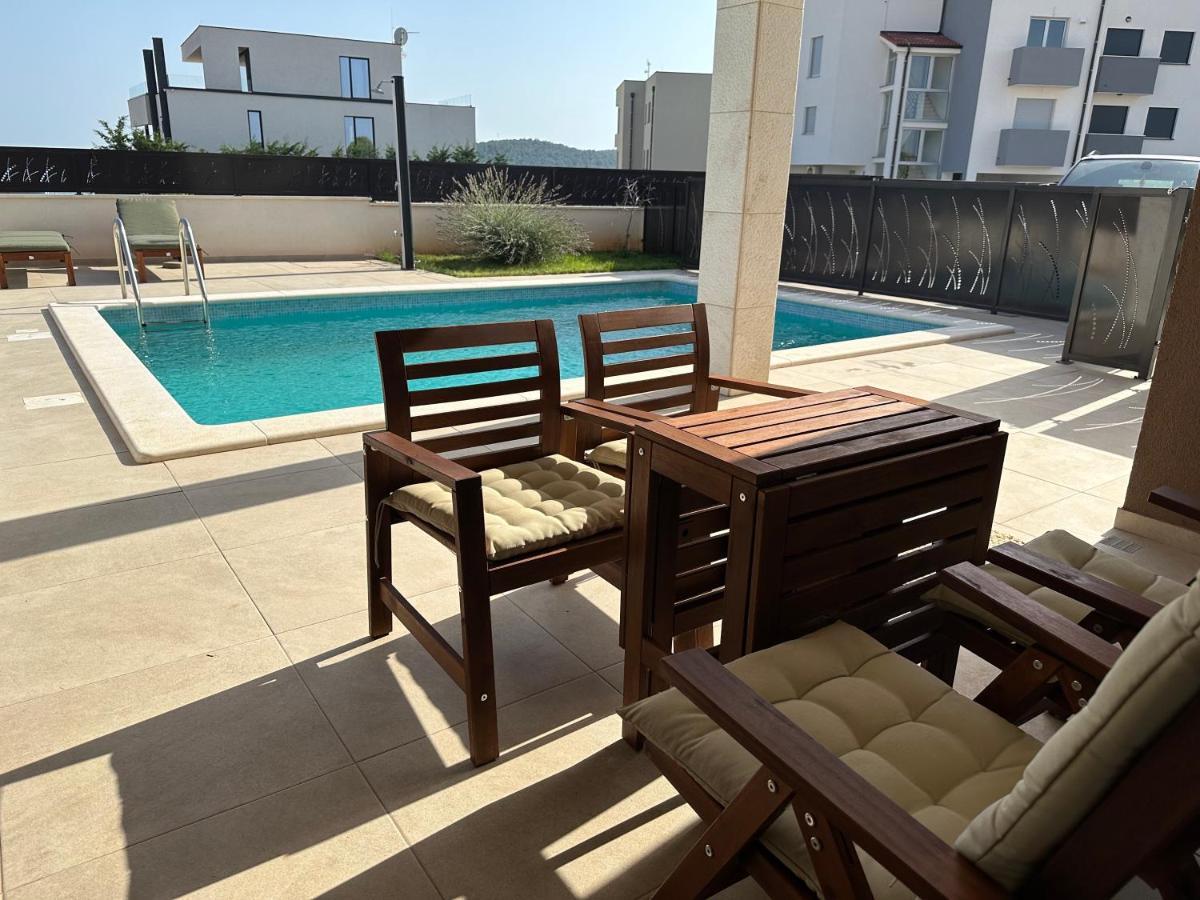 Apartment With Pool Mukalba Μεντουλίν Εξωτερικό φωτογραφία