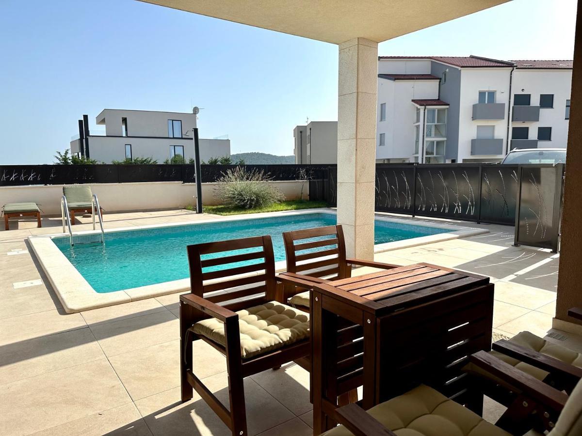 Apartment With Pool Mukalba Μεντουλίν Εξωτερικό φωτογραφία